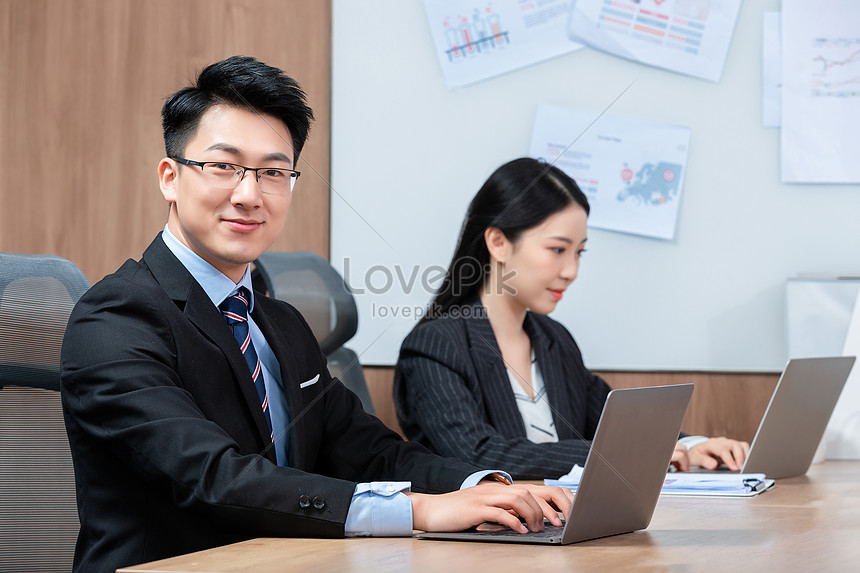 lovepik-business-people-working-office-picture_501267059